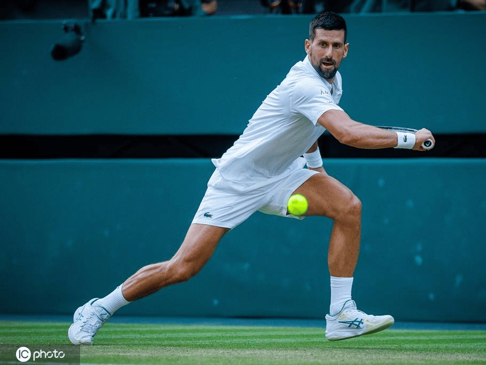 开云-德约科维奇爆冷击败曼联，突破纪录引爆全场！的简单介绍