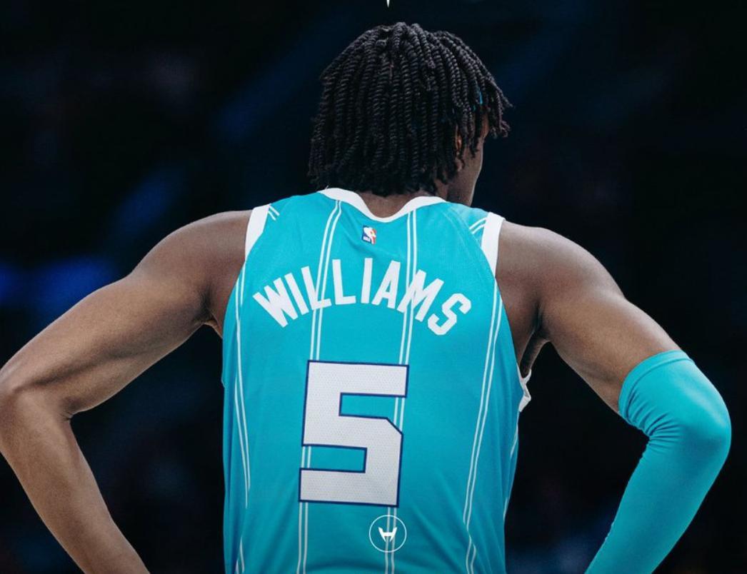 开云-浓眉哥回归赛场，高光表现首场状态亮眼，TL观众沸腾！的简单介绍